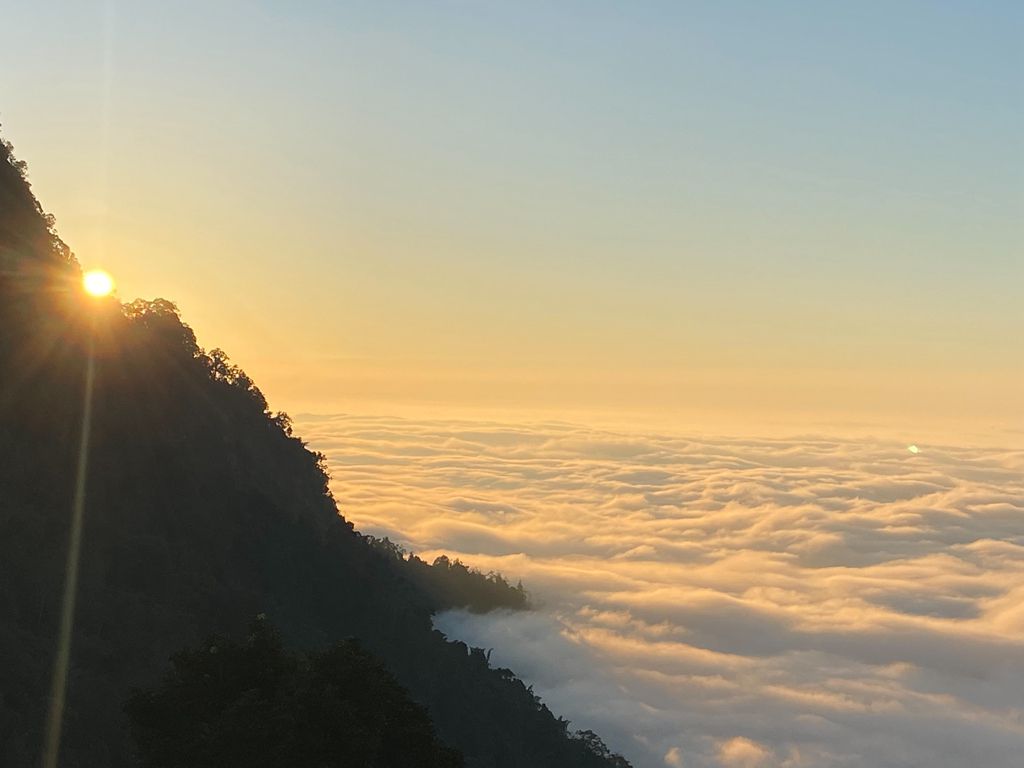 營地美麗的雲海